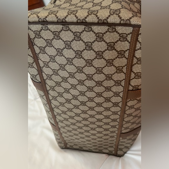 Gucci Beige and Brown GG Monogram duffel. - Picture 8 of 16